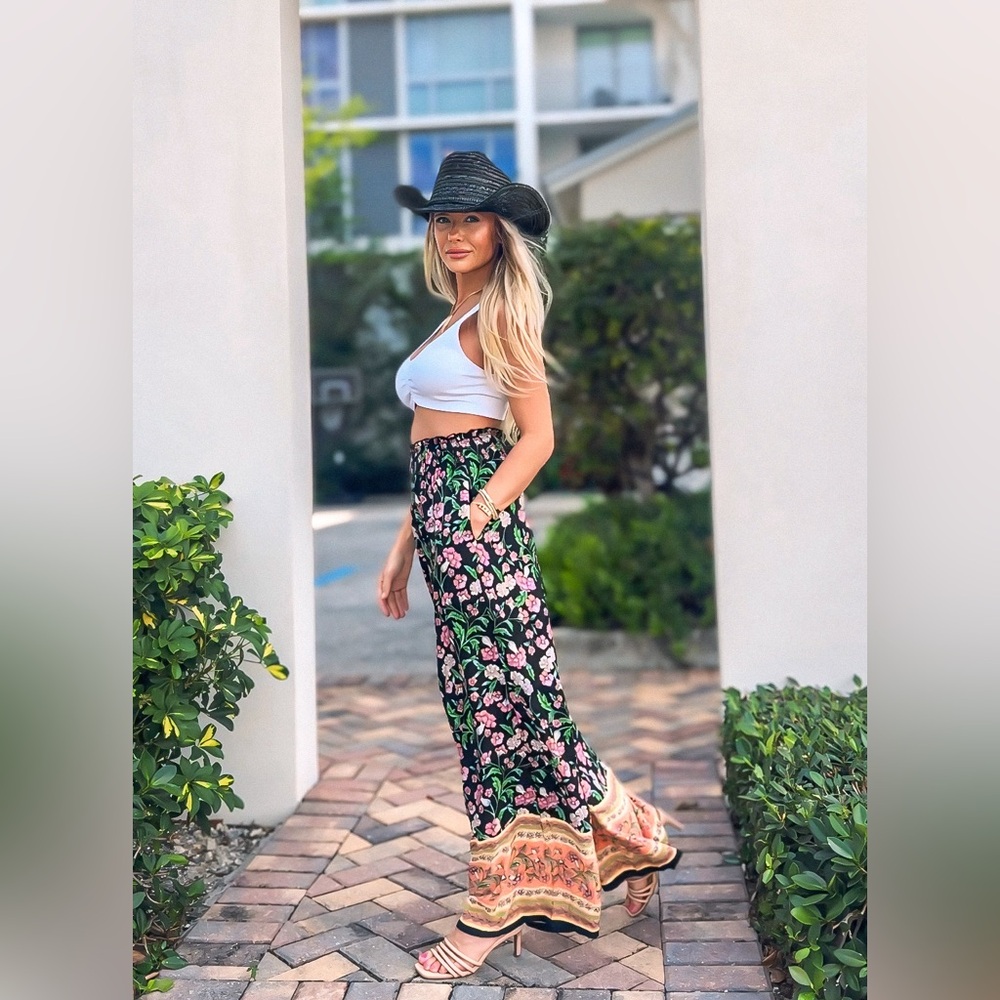 Floral flowy printed pants with elastic waistband